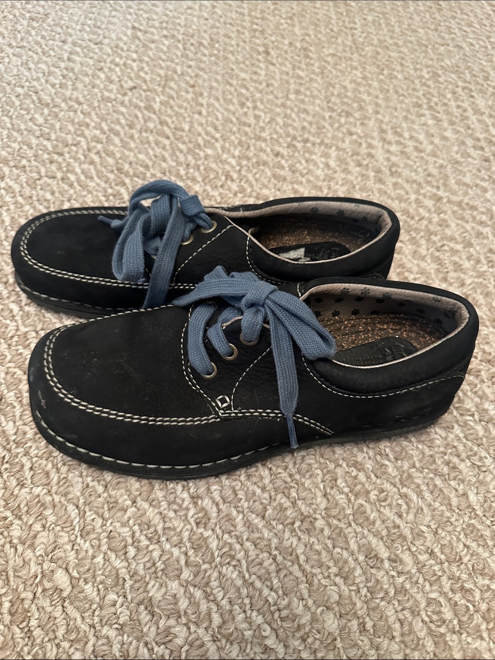 Simple Black Casual Lace-Up Flats with Blue Laces